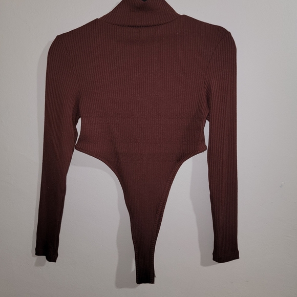 Nasty Gal EUC Brown Ribbed Knit Turtleneck Long Sleeve Bodysuit - Women's SIZE 2 - Picture 3 of 7
